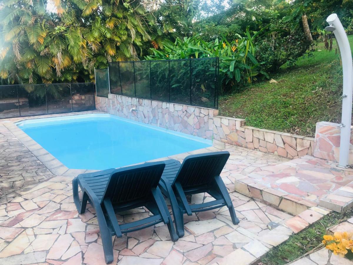 Charmant Bungalow Avec Piscine Saint-Joseph Екстер'єр фото